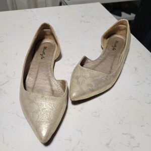 Gold jacqard pointy flats